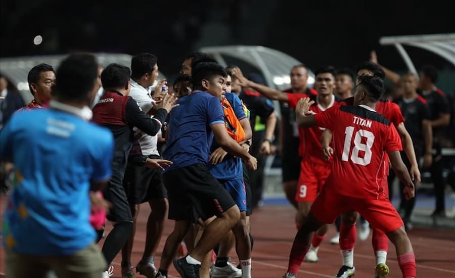 Indonesia tiếp tục thăng hoa và nhân đôi cách biệt ngay trong hiệp 1